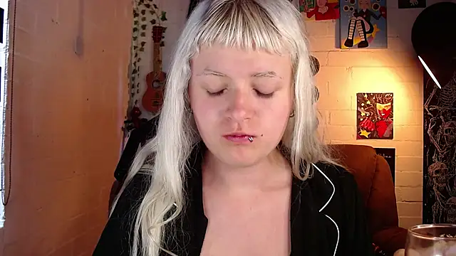 NEXT DOOR GIRL  online show from 03/15/25, 12:34
