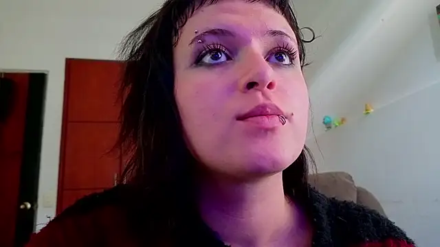 NEXT DOOR GIRL  online show from 04/06/26, 09:49