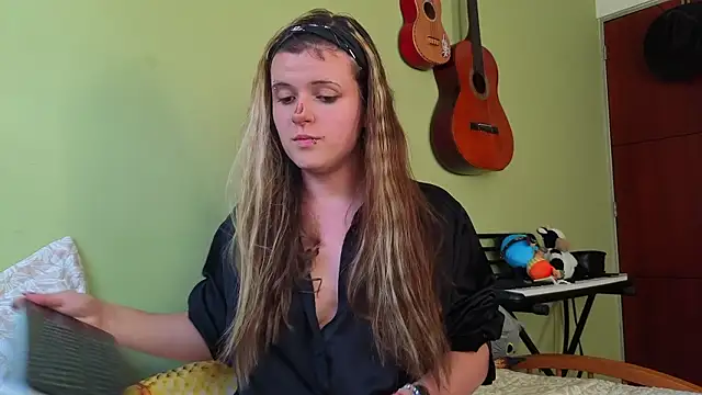 NEXT DOOR GIRL  online show from 03/20/26, 10:22