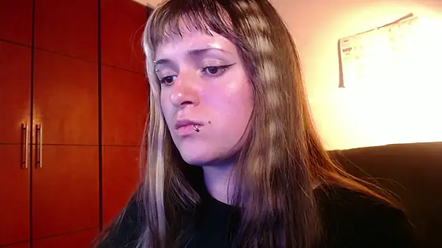NEXT DOOR GIRL  online show from 10/04/25, 10:44