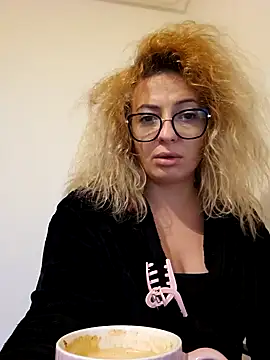 Selenna emma online show from 11/10/25, 01:27