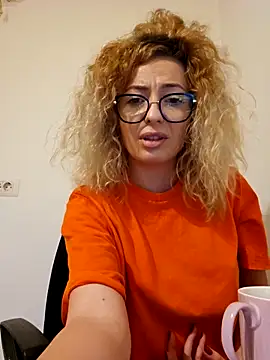 Selenna emma online show from 11/08/25, 02:42