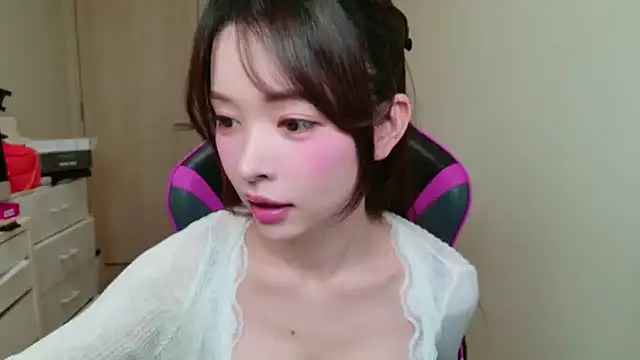 Snapshot of dalichuru chatting on 11/09/25, 04:00 dalichuru online show from 11/09/25, 04:00