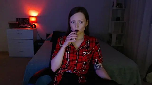 Snapshot of Allaria chatting on 04/04/26, 04:57 Allaria online show from 04/04/26, 04:57