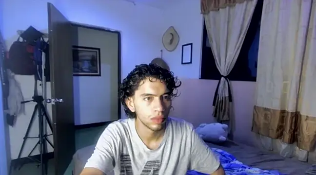 Snapshot of sweet_tippot chatting on 03/15/25, 03:18 sweet tippot online show from 03/15/25, 03:18