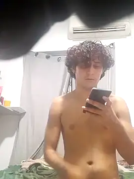 Snapshot of pedrodavid_ chatting on 03/20/25, 01:46 pedrodavid online show from 03/20/25, 01:46