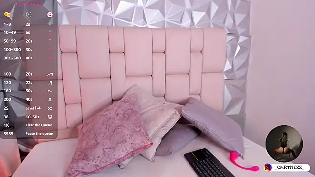 Snapshot of Caro_martinezz chatting on 10/15/25, 11:51 Caro martinezz online show from 10/15/25, 11:51