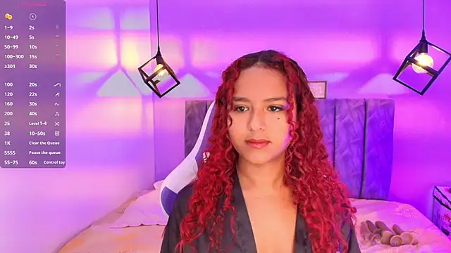 Snapshot of Sophiee_Velvet chatting on 09/19/25, 12:42 Sophiee Velvet online show from 09/19/25, 12:42