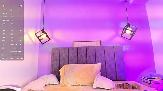 Snapshot of Sophiee_Velvet chatting on 09/18/25, 03:04 Sophiee Velvet online show from 09/18/25, 03:04