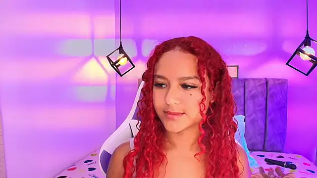 Snapshot of Sophiee_Velvet chatting on 10/03/25, 04:08 Sophiee Velvet online show from 10/03/25, 04:08