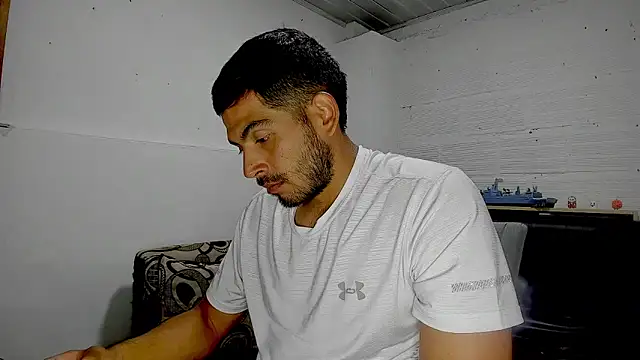 Snapshot of Himoreno25 chatting on 03/11/25, 11:15 Himoreno25 online show from 03/11/25, 11:15
