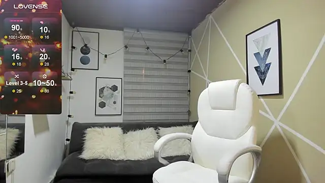 Snapshot of Enma__clark chatting on 12/22/25, 04:12 Enma clark online show from 12/22/25, 04:12