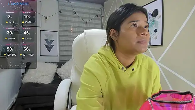 Snapshot of Enma__clark chatting on 01/16/26, 04:27 Enma clark online show from 01/16/26, 04:27