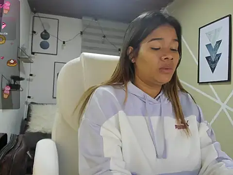 Enma  clark online show from 10/25/25, 04:11