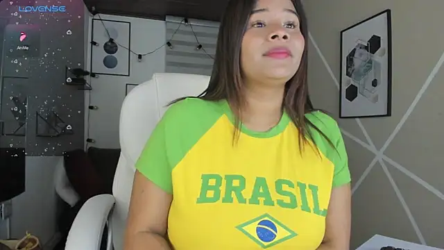 Snapshot of Enma__clark chatting on 02/15/26, 08:13 Enma clark online show from 02/15/26, 08:13