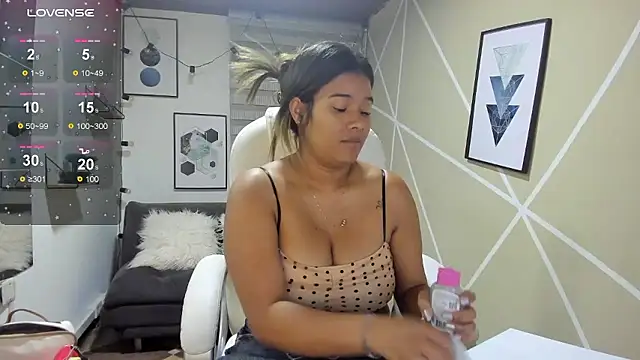 Snapshot of Enma__clark chatting on 01/10/26, 04:41 Enma clark online show from 01/10/26, 04:41