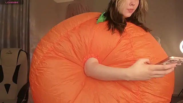 Snapshot of Vanessa_Walters chatting on 10/31/25, 03:03 Vanessa Walters online show from 10/31/25, 03:03