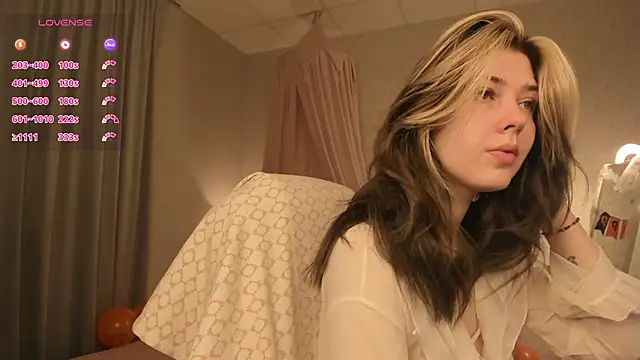 Snapshot of Vanessa_Walters chatting on 10/24/25, 02:54 Vanessa Walters online show from 10/24/25, 02:54