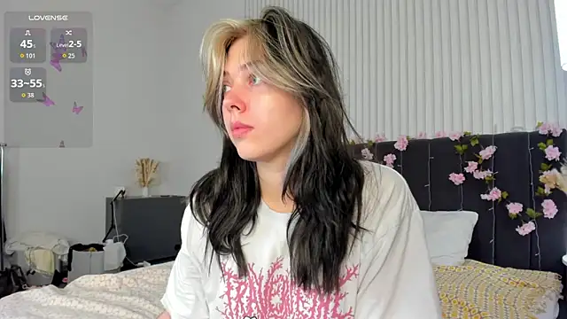 Snapshot of Vanessa_Walters chatting on 09/19/25, 02:04 Vanessa Walters online show from 09/19/25, 02:04