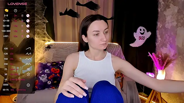 annacooleman online show from 10/28/25, 02:12