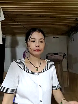 Snapshot of Tinease chatting on 09/22/25, 12:44 Tinease online show from 09/22/25, 12:44