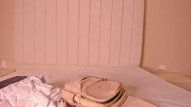 Snapshot of julieta_flower chatting on 09/28/25, 01:51 julieta flower online show from 09/28/25, 01:51