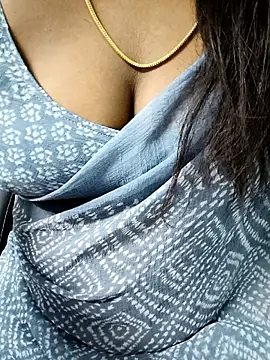 Snapshot of tamil_subha69 chatting on 11/11/25, 10:04 tamil subha69 online show from 11/11/25, 10:04