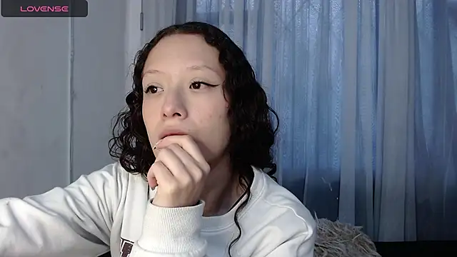 Snapshot of abbycutecs chatting on 11/17/25, 02:10 abbycutecs online show from 11/17/25, 02:10