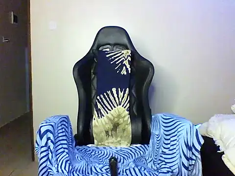 Candii wet  online show from 10/28/25, 07:24