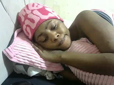 Snapshot of sweetgirlDora chatting on 09/21/25, 12:38 sweetgirlDora online show from 09/21/25, 12:38