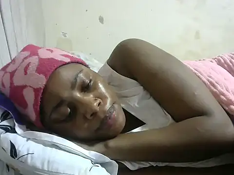 Snapshot of sweetgirlDora chatting on 10/04/25, 08:32 sweetgirlDora online show from 10/04/25, 08:32