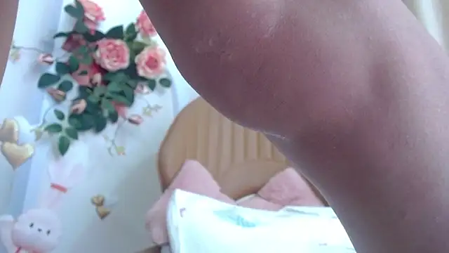 Snapshot of Cindy--Cici chatting on 12/19/25, 01:20 Cindy--Cici online show from 12/19/25, 01:20