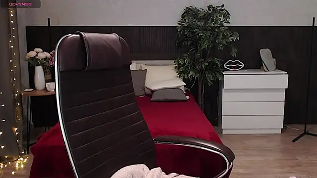 Cutie Annie online show from 12/05/25, 04:22