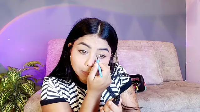 Snapshot of jade_brunnette chatting on 06/18/26, 10:59 jade brunnette online show from 06/18/26, 10:59