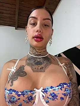 Snapshot of Zaratattoox chatting on 03/20/26, 06:36 Zaratattoox online show from 03/20/26, 06:36