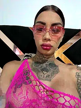 Snapshot of Zaratattoox chatting on 01/13/26, 10:41 Zaratattoox online show from 01/13/26, 10:41