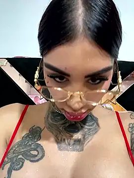 Snapshot of Zaratattoox chatting on 01/12/26, 09:38 Zaratattoox online show from 01/12/26, 09:38