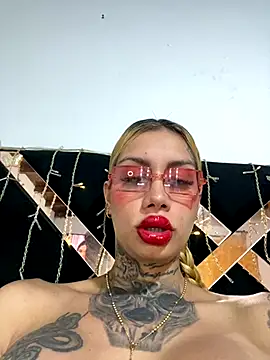 Snapshot of Zaratattoox chatting on 10/10/25, 08:04 Zaratattoox online show from 10/10/25, 08:04
