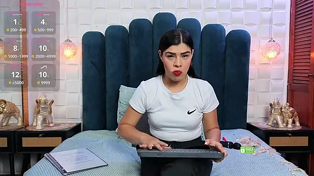 Snapshot of Maguy_Mistress chatting on 04/23/26, 12:00 Maguy Mistress online show from 04/23/26, 12:00