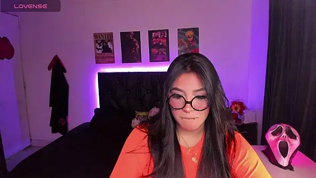 Mariana Hasper  online show from 10/31/25, 04:09