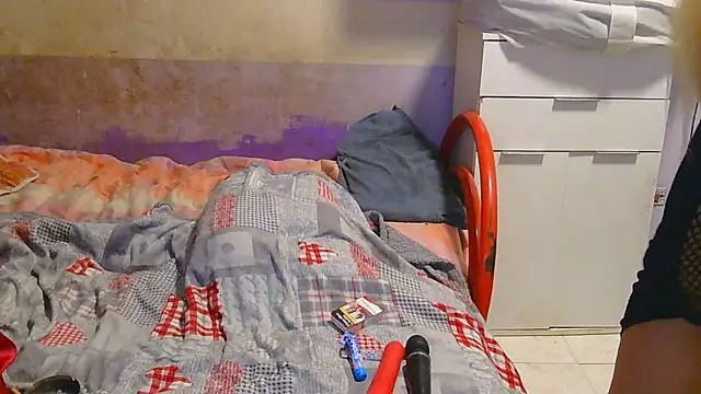 Snapshot of couplemilf2 chatting on 01/10/25, 08:15 couplemilf2 online show from 01/10/25, 08:15