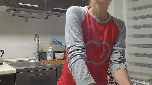 Snapshot of couplemilf2 chatting on 10/31/25, 07:43 couplemilf2 online show from 10/31/25, 07:43