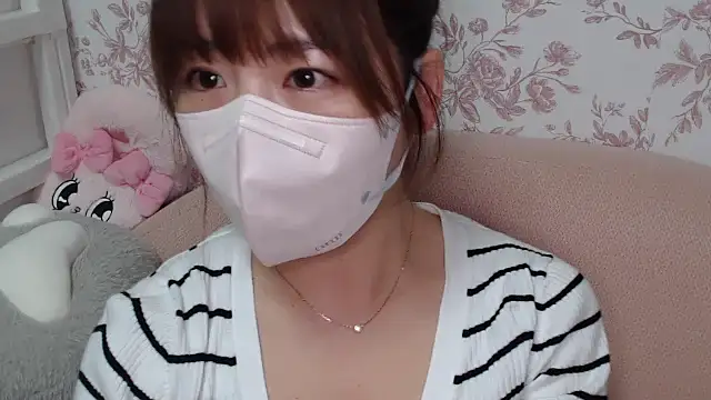 mei hosina online show from 10/21/25, 03:22