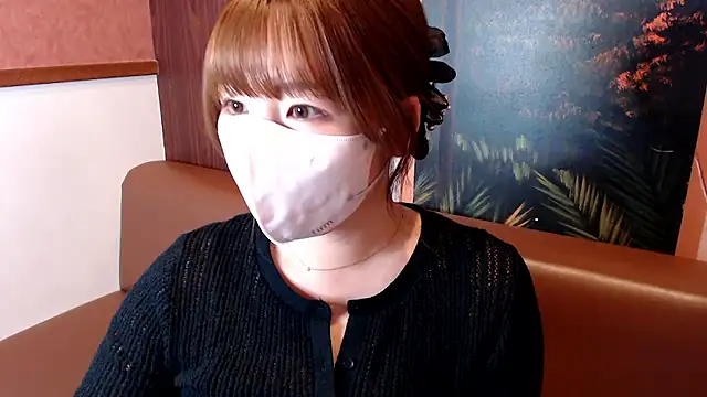 mei hosina online show from 04/15/26, 12:32