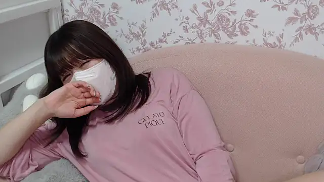 mei hosina online show from 10/31/25, 03:41