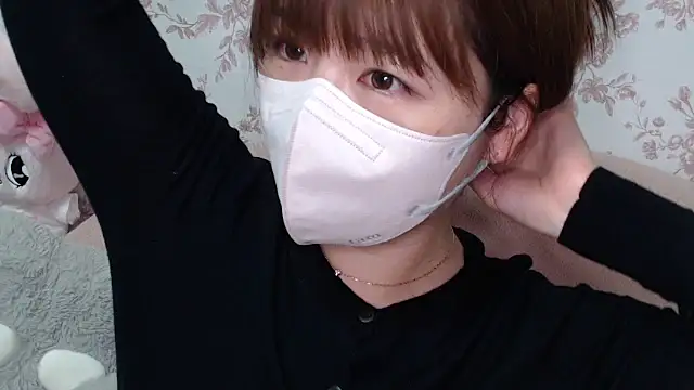 mei hosina online show from 10/19/25, 03:59