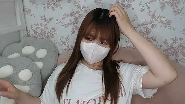 Snapshot of mei_hosina chatting on 06/15/26, 03:44 mei hosina online show from 06/15/26, 03:44