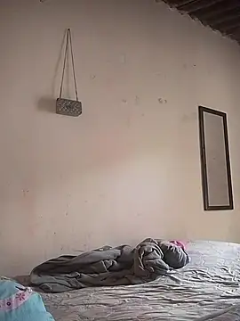 Snapshot of AlexaWarner chatting on 11/25/25, 04:07 AlexaWarner online show from 11/25/25, 04:07