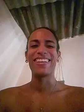 Snapshot of AlexaWarner chatting on 11/20/25, 04:07 AlexaWarner online show from 11/20/25, 04:07