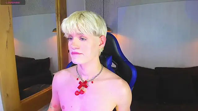 VladHellsing4 online show from 04/03/26, 04:02